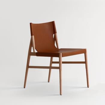 意式馬鞍皮餐椅簡約家用原木大師設計北歐下午茶咖啡民宿實木椅子