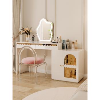 輕奢梳妝臺臥室現代簡約2022年新款高級設計師奶油斗柜一體化妝桌
