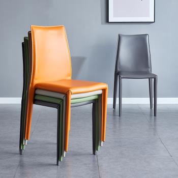 輕奢餐椅家用北歐設計師極簡餐桌椅子可疊放意式酒店馬鞍皮靠背椅