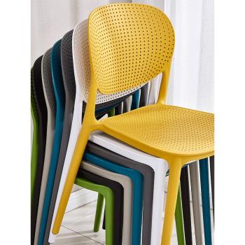 現代時尚簡約靠背塑料餐椅家用一體成型休閑創意書桌椅網紅鏤空椅