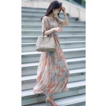 時尚高級感2023年新款夏季女裝法式設計桑蠶絲真絲圓領短袖連衣裙