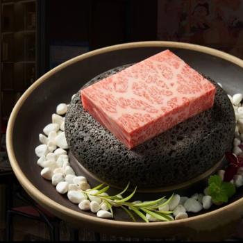 時尚創意圓形火山石日式和牛位上巖石組合酒店特色創意烤肉餐具