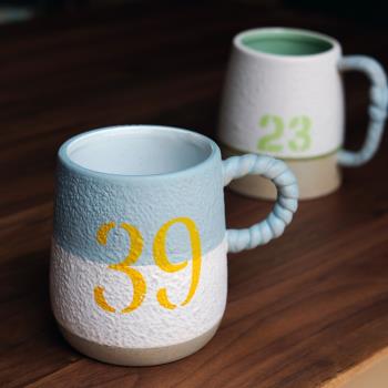 W1962美國AN設計師款顆粒感粗陶風籃球編號大馬克杯/大咖啡杯禮品
