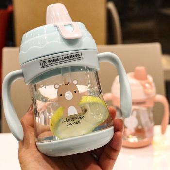 幼兒寶寶防嗆學飲水吸管杯帶刻度泡奶防漏雙手柄塑料杯可愛喝水瓶