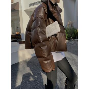 JWUNIQUE棕色PU皮衣羽絨服女2024年新款冬季女裝立領小眾短款外套
