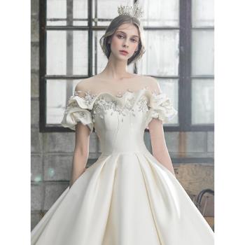 法式輕婚紗2023新款新娘一字肩主紗重工緞面高級質感復古禮服拖尾