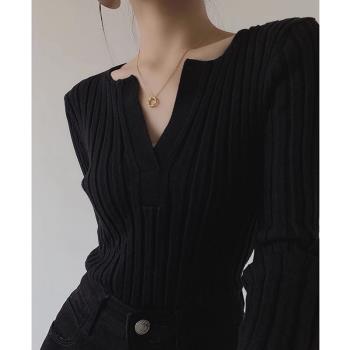 黑色內搭時尚洋氣修身v領打底衫