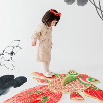 新兒童復古裝飾擺件道具旗袍創意人像攝影水墨畫風格金魚燕子風箏