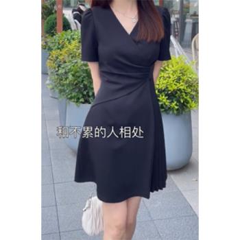V領壓褶氣質連衣裙夏季新款通勤時尚修身顯瘦高級感小黑裙