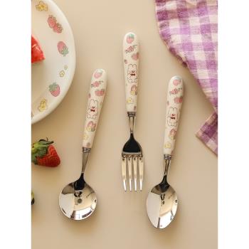 藍蓮花草莓兔年餐具家用304不銹鋼圓勺陶瓷手柄湯勺可愛水果叉子