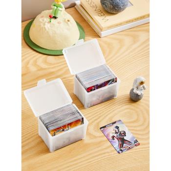小卡收納盒防塵帶蓋分格透明亞克力卡片盒游戲王奧特曼卡片整理盒