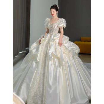 在逃公主婚紗2023新款新娘主紗法式重工高級感奢華拖尾小個子婚紗