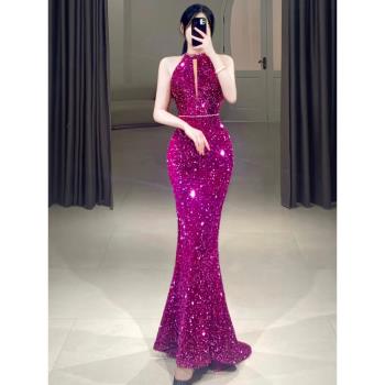 掛脖新娘敬酒服亮片露背高階2025新款火龍果色訂婚結婚主持晚禮服