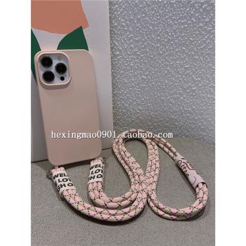 適用iphone14pro簡約純色一體殼16promax蘋果iPhone15吊帶手機殼12可背液態矽膠軟殼11雙掛孔斜挎掛繩78plus