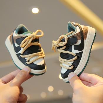 女童運動鞋子一歲小童嬰兒鞋寶寶學步鞋加絨男童鞋秋冬款兒童板鞋