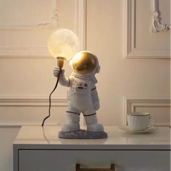兒童房太空人臺燈創意宇航員男孩女孩網紅卡通臥室床頭LED壁燈