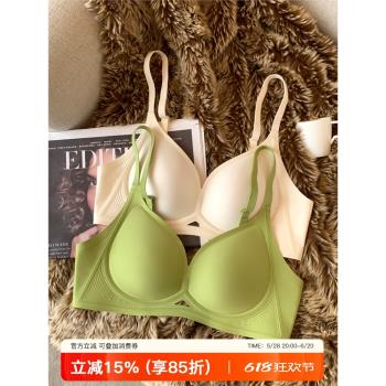 提未蘇小胸聚攏無鋼圈軟支撐內衣