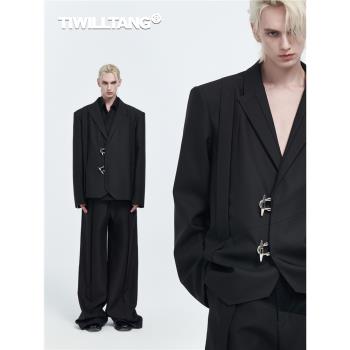 TIWILLTANG啟世錄 黑色金屬異型扣工字褶錯位拼接長袖西裝外套