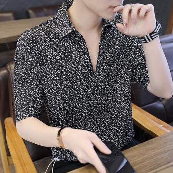 夏季男士碎花短袖t恤韓版潮流個性v領冰絲五分袖襯衫領中袖上衣服