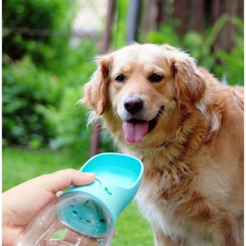 狗狗飲水器寵物遛狗杯戶外出行水杯貓狗便攜喂水器泰迪金毛水壺