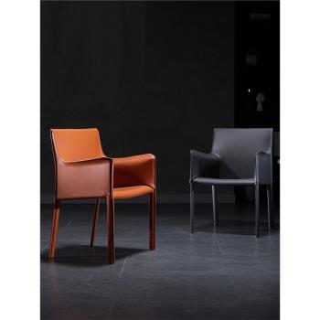 北歐設計師時尚休閑扶手椅餐椅現代極簡約馬鞍硬皮革餐廳酒店椅