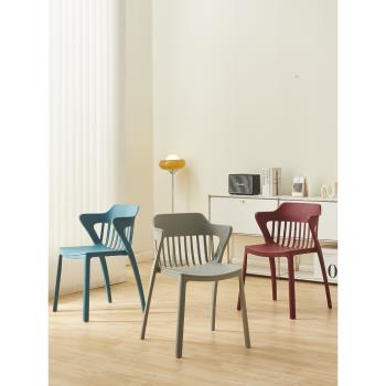 椅子家用塑料餐椅北歐簡約現代靠背餐桌椅可疊放舒適臥室書桌凳子