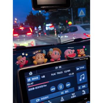 汽車飾品擺件車載中控顯示螢幕趴趴公仔特斯拉賓士網紅車內裝飾女