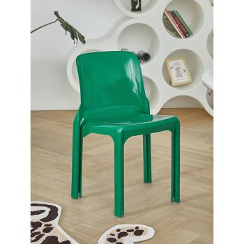 小卡北歐簡約現代椅子ins風設計師塑料餐椅家用網紅疊放中古凳子
