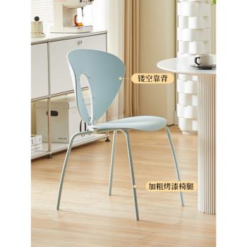 塑料餐椅現代簡約靠背餐凳家用小戶型斗篷椅可疊放鐵藝型梳妝椅子