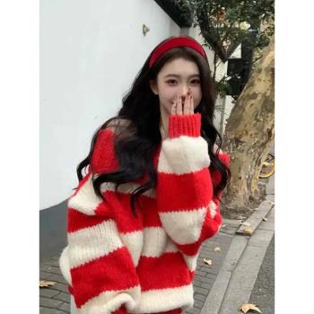 紅白條紋毛衣女秋冬2023年新款衣服設計感一字肩圣誕新年針織上衣
