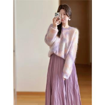今年流行漂亮時尚穿搭紫色毛衣