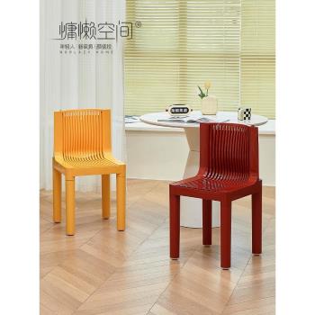 慵懶空間北歐塑料鏤空餐椅家用簡約現代靠背椅子網紅小戶型休閑椅