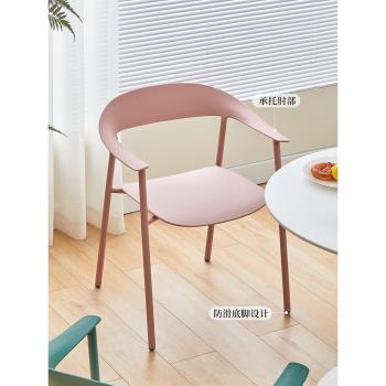 餐椅簡約現代可疊摞家用靠背椅北歐鐵藝扶手椅咖啡廳奶茶店椅子
