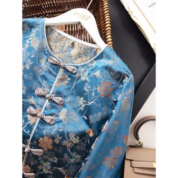 新中式國風優雅顯氣質 藍底梅枝盤扣上衣 中式上衣