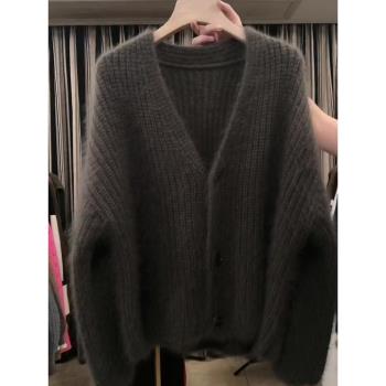 今年流行漂亮針織高級感V領毛衣