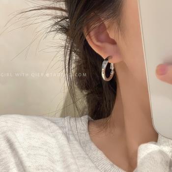高級感圓圈耳環女秋冬小眾設計耳圈網紅氣質耳扣簡約百搭銀針耳飾
