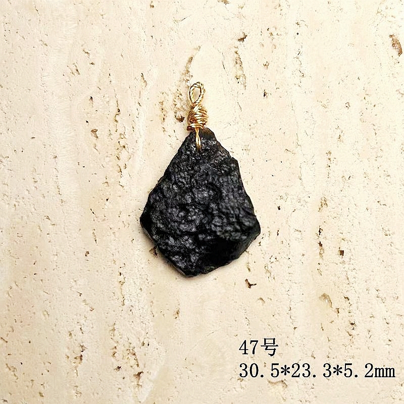 防驚嚇！純天然雷擊火山石原石吊墜長項鏈黑色隕石掛墜毛衣鏈女男|項墜