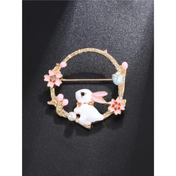 日系圓形可愛兔子鏤空花環胸針女西裝外套大衣固定別針衣服配飾品