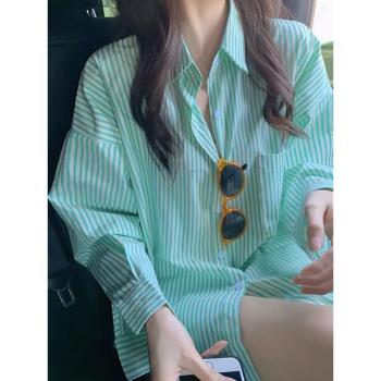 綠色長袖條紋襯衫女2023新款秋季薄款外搭慵懶風防曬開衫襯衣外套