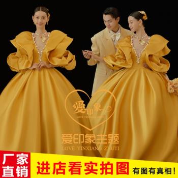 新款影樓高定復古宮廷主題服裝彩繪婚紗攝影寫真拍照黃色緞面禮服
