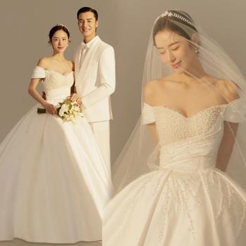 影樓韓式主題服裝室內極簡婚紗攝影情侶寫真一字肩高定拍照禮服
