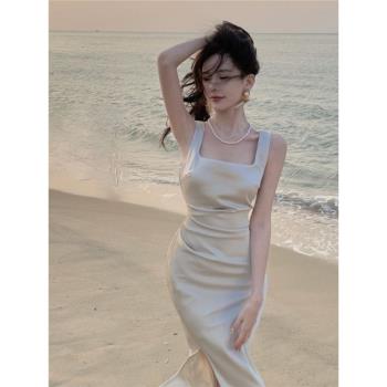 法式高階感緞面吊帶連衣裙小眾設計2025女新款成人禮白色訂婚禮服