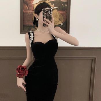 法式重工鑲鉆年會成人禮禮服高階輕奢小眾黑色絲絨性感吊帶連衣裙