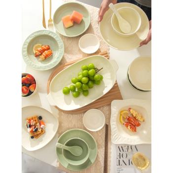 盤子菜盤家用2023新款陶瓷餐具高顏值清新好看的奶油色魚盤菜碟子