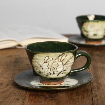 日本原裝進口瀨戶燒織部綠手繪小兔咖啡杯復古陶瓷月見小兔釉下彩