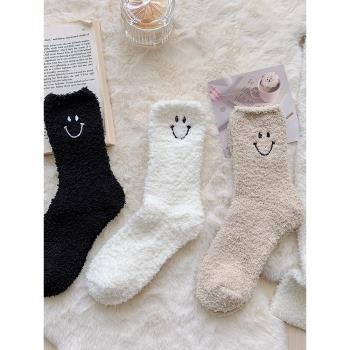 日系可愛笑臉珊瑚絨襪子女中筒襪秋冬加絨加厚保暖居家睡眠月子襪