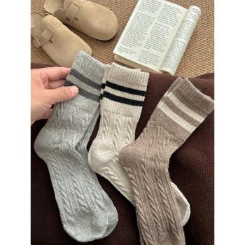 堅果媽咪 學院風條紋羊毛襪子女秋冬季保暖外穿堆堆長筒羊絨襪