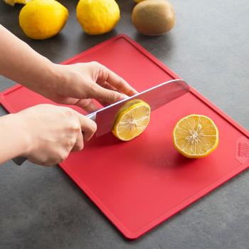 日本進口創意可折疊彎曲菜板家用防溢水果蔬菜雙面砧板耐高溫案板