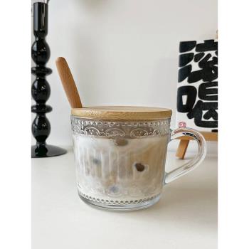 玻璃杯帶蓋勺牛奶杯帶把手高顏值咖啡杯家用復古浮雕燕麥早餐杯子