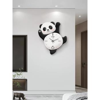 大熊貓掛墻鐘表家用客廳餐廳2023新款搖擺掛鐘LED燈創意時鐘壁燈